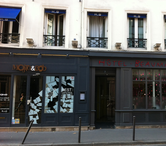 vitrine du bar restaurant Mojita&Bob par Adèle Houssin